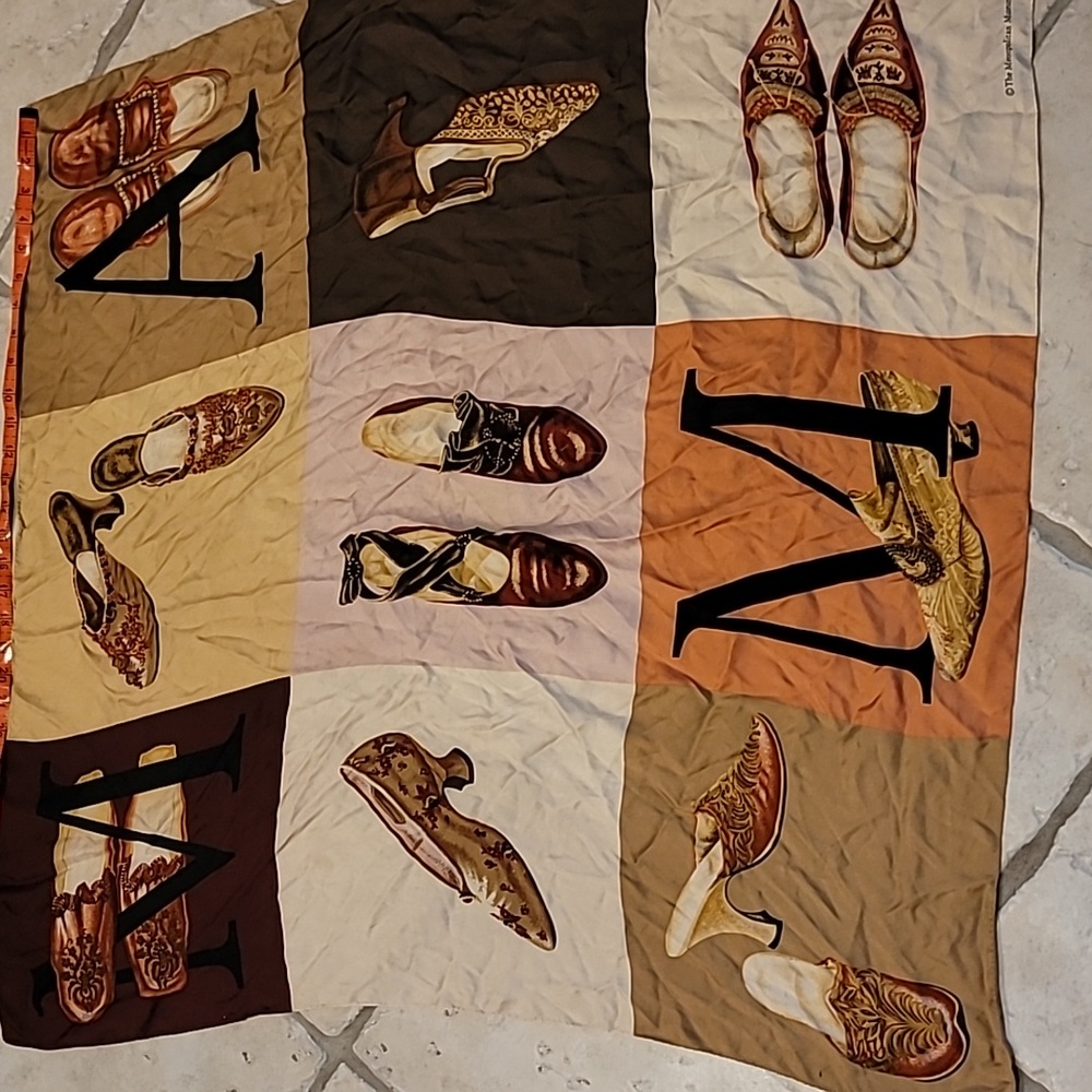 THE METROPOLITAN MUSEUM OF ART SCARF
